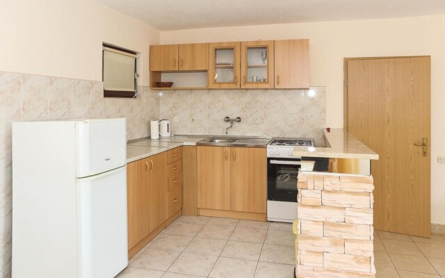 Nice Home in Slatine With Wifi and 5 Bedrooms
