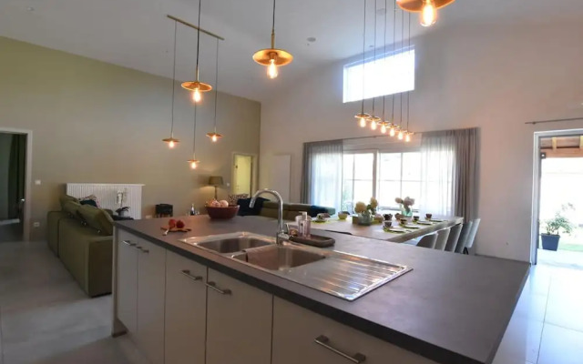 Tasteful Holiday Home in Sijsele-brugge With Garden