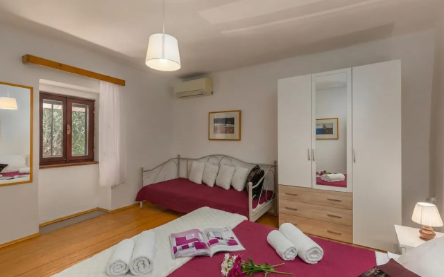 House Papinka With Private Pool & Garden