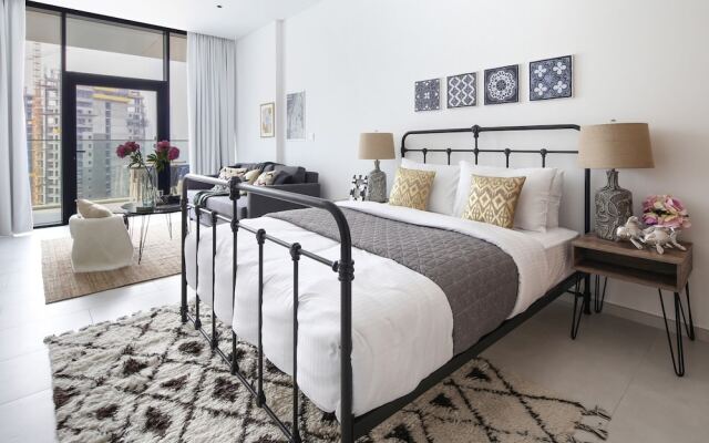 Stunning Studio w/ Burj Khalifa View!