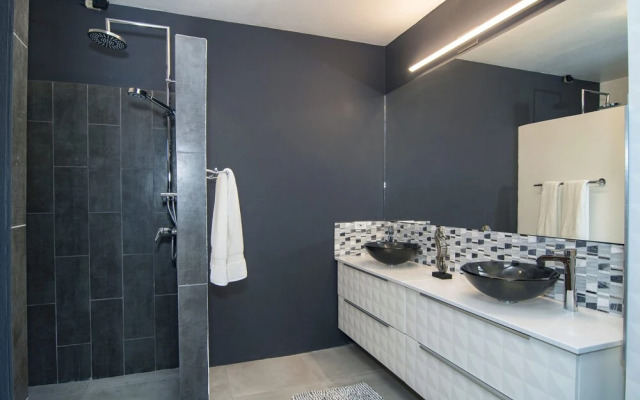 L'Agua by Island Properties Online