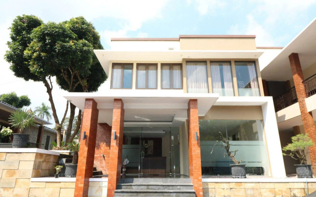 NIDA Rooms Tugu Railway Station