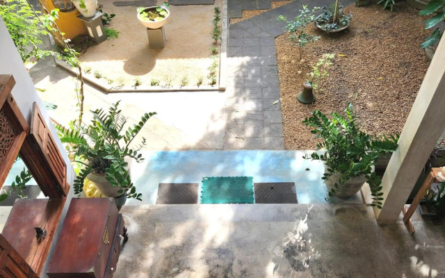 Gomez Place