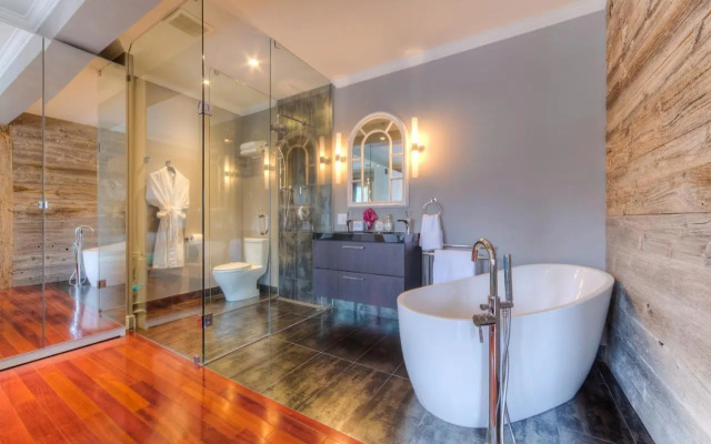 Downtown Luxury Victorian Retreat