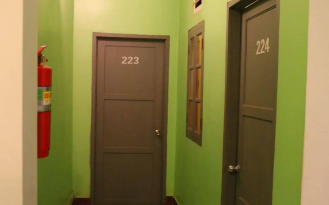 New iHouse Hotel - Hostel