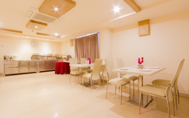 FabHotel Prime Royal Castle