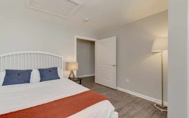 Stylish 3BR 3BA Colonial House by Cozysuites