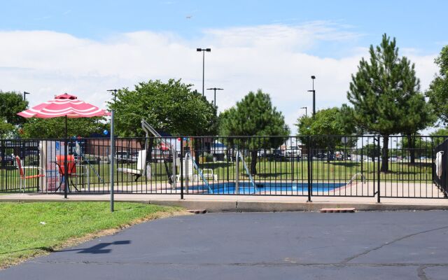 Travelodge Inn & Suites by Wyndham Norman