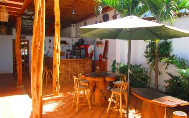 Big Ralph's Hostal & Restaurant