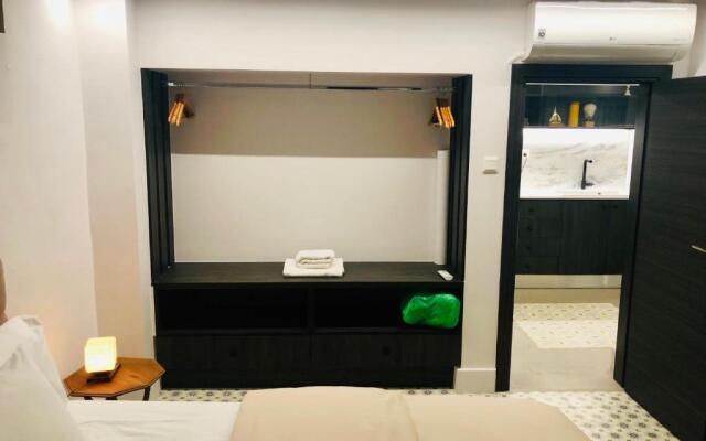 Athos 18 KOLONAKI SQUARE CENTRAL!!!