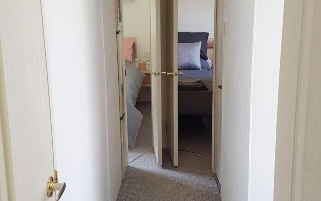 3 Bedroom Caravan with On-Site Pool, Island View 6