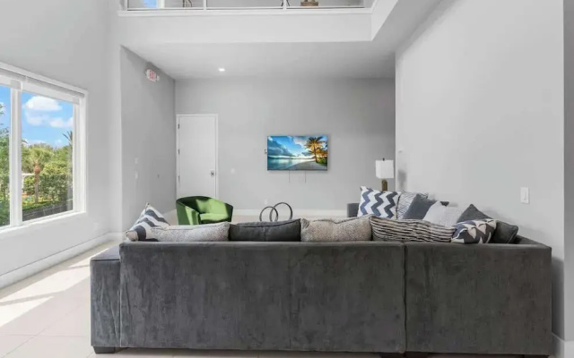 Stunning Apt-5bd 4bth Disney