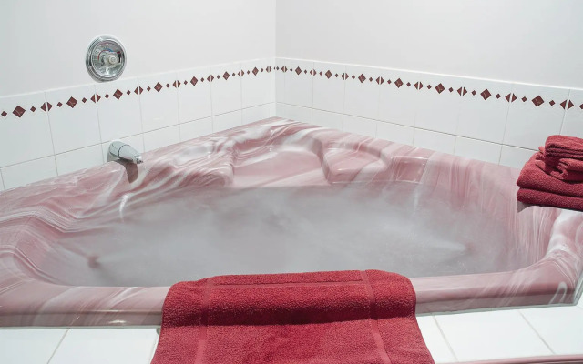 Canadas Best Value Inn Mile 0