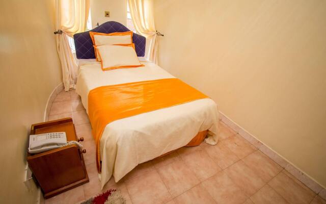 Lowela Hotel