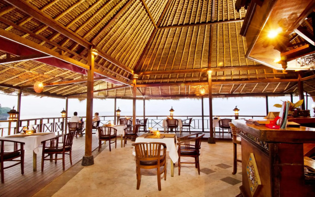 Mushroom Beach Bungalow