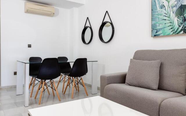1st Line Daniya APT - Solarium Terrace & Pool