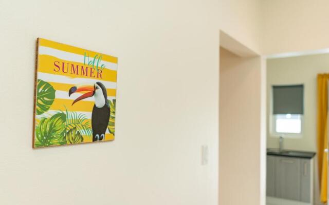 Hideout Suites - steps from Eagle Beach