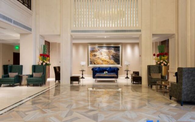 Xianhua Sandalwood Lakeside Hotel