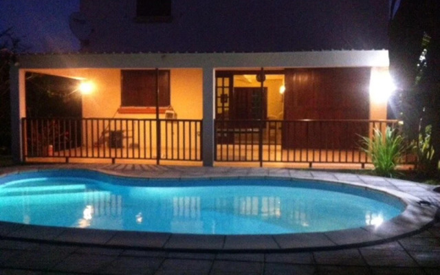 Beautiful 4-bed Villa Pool & Maid in La Preneuse