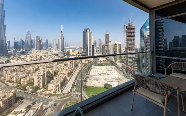 Sleek 3BR Maid s Room w Burj Khalifa View - Apartment in ดูไบ - Photo 3