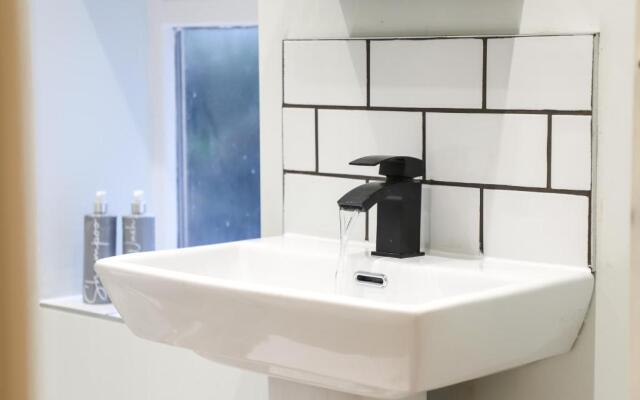 Cosy and modern two bedroom apartment - Snug House