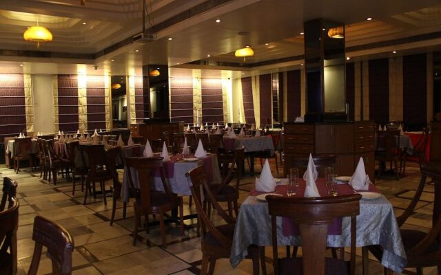 OYO 2617 Hotel Samrat Heavens