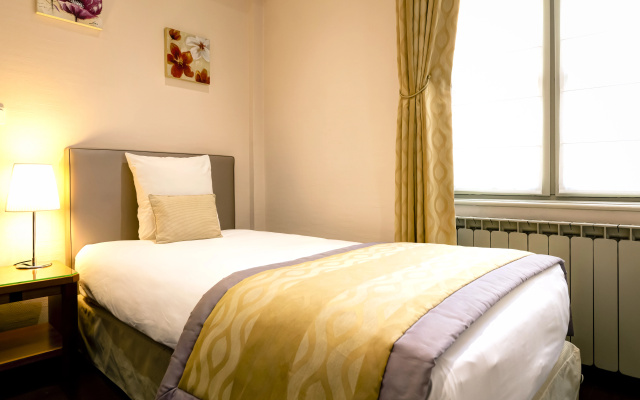 Le Phenix Hotel