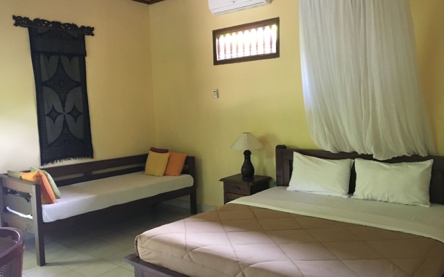 Cafe Wayan Cottages – Guest Rooms – Senggigi