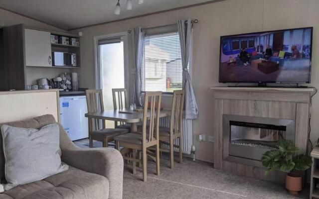 Immaculate Sen Friendly 3-bed Caravan in Porthcawl