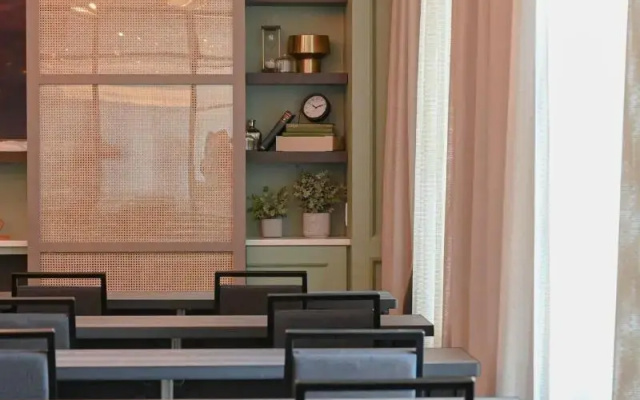 Six South St Hotel