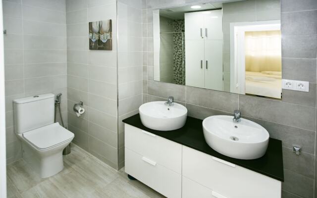 Center Garden & Pool