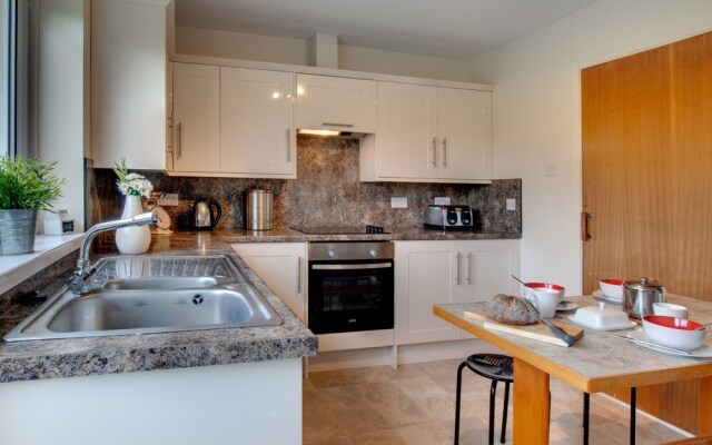 Homely Holiday Home in Saundersfoot With Garden