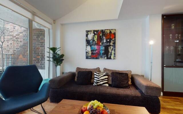 Short let - Penthouse Apartment With West-facing Terrace