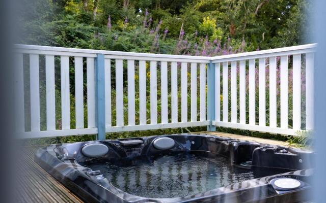 The Bluebell - Luxury Lodge With Hot Tub