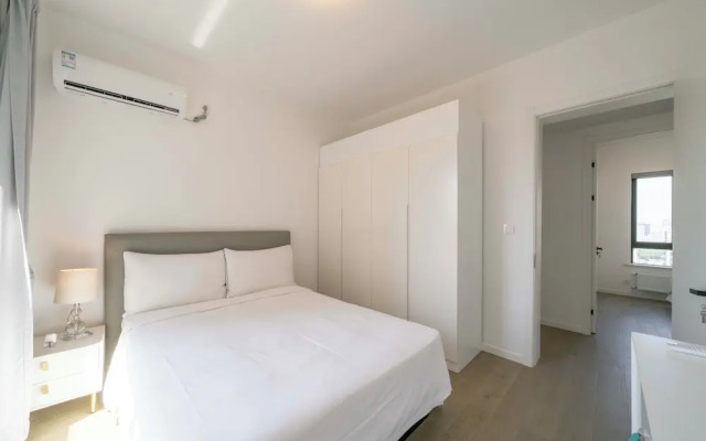 Tyms Elegant 4BR 2BA Apt Xujiahui Malls