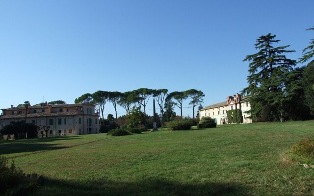 Heritage Apartment In Treia With Garden