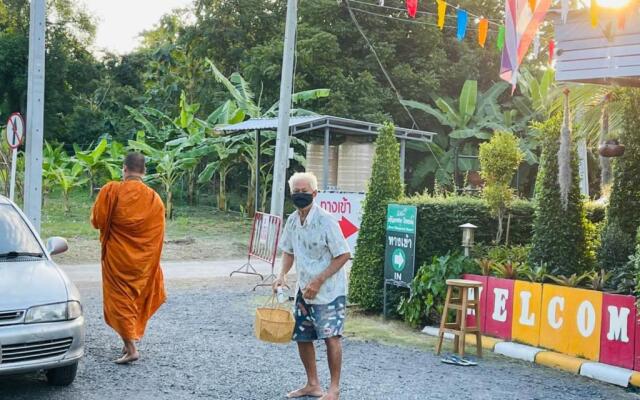 Baan Ruay Suk Resort, Lopburi
