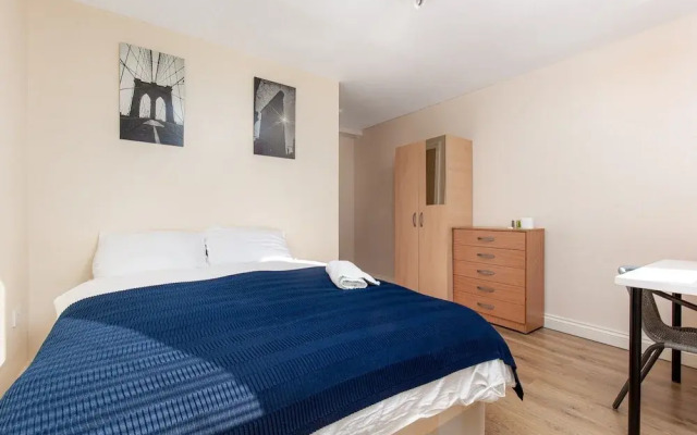 Saltwell Street - Deluxe Guest Room 4