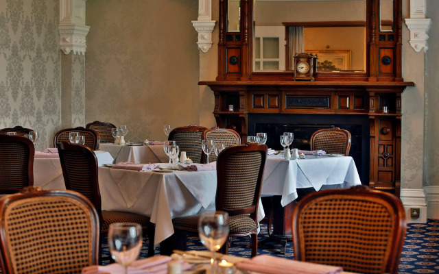 The Oaks Hotel