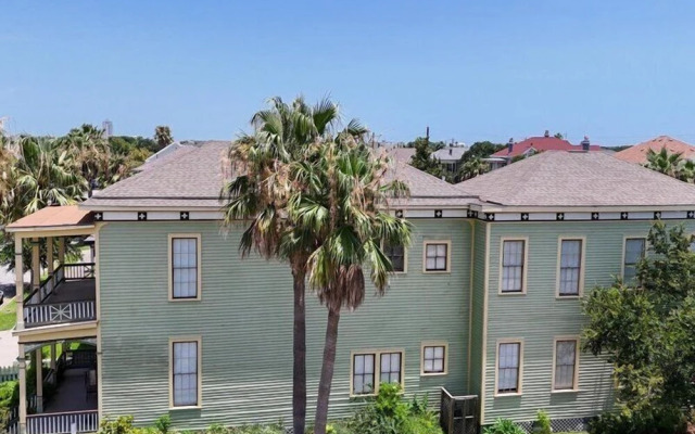 The Shaw House by 3rd Coast Getaways