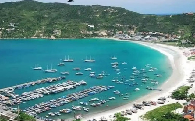 Casa térrea a 2 min da praia dos anjos