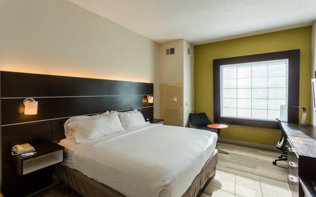 Holiday Inn Express And Suites Reading, an IHG Hotel