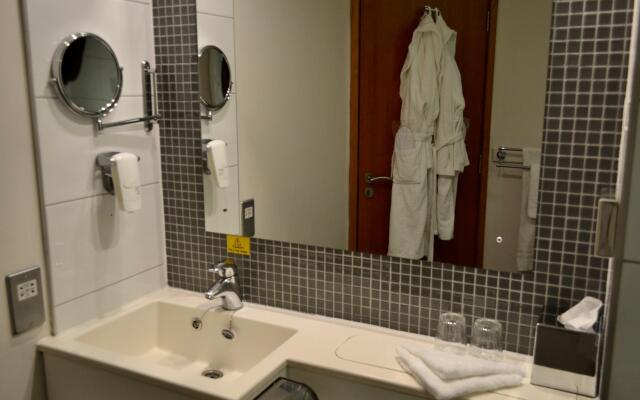 Holiday Inn Manchester-Central Park, an IHG Hotel