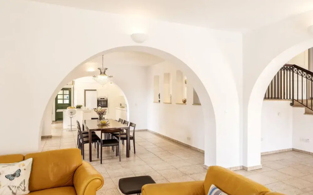 Rhodia Villa in Steni