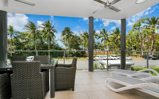 Belle Escapes - Beachfront Ocean View Apartment "4"