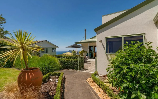 Picturesque on Paku - Tairua Holiday Home