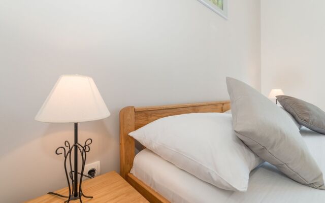 Beautiful Villa in Privlaka With Heated Swimming Pool