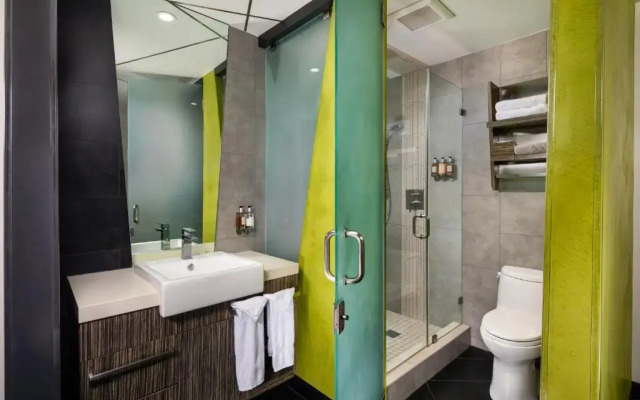 Econo Lodge and Suites