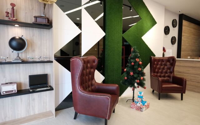 B Lot Hotel