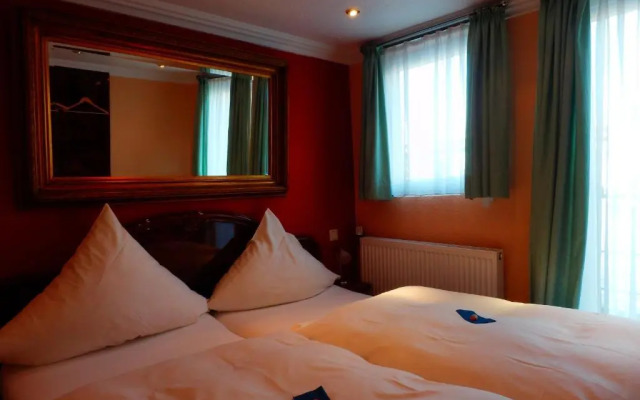 Hotelschiff Nedeva Bremen